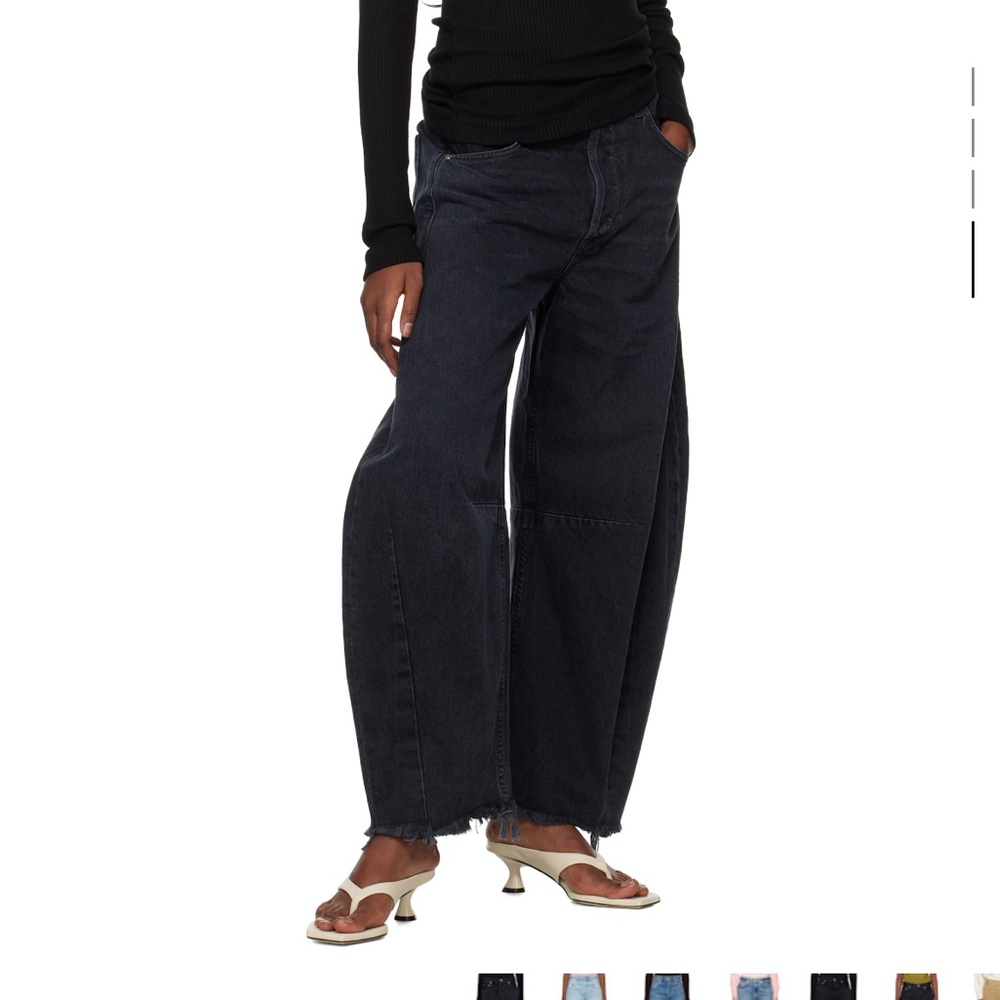 Citizens of Humanity horseshoe jeans . Sonnet color/ black, size 28. Fringed bot